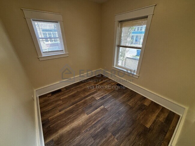 Building Photo - 1063 Quarry Ave NW