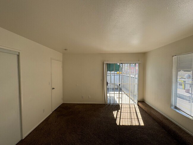 Building Photo - 1218 Long Beach Blvd