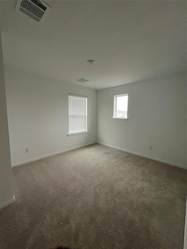 Building Photo - 848 Long Run