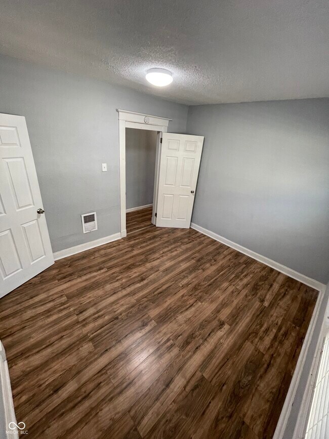 Building Photo - 12 N Randolph St