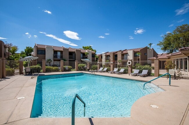Building Photo - COMING SOON! Spacious 1 Bed 1 Bath Condo i...