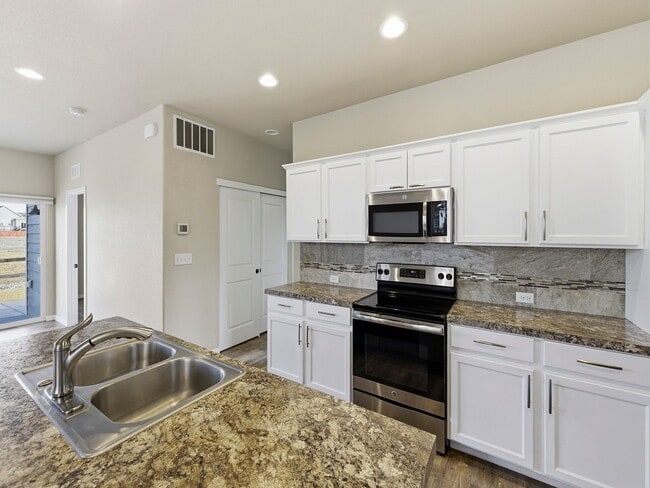 Building Photo - Updated 2-Bedroom, 2-Bathroom Home in Loveland