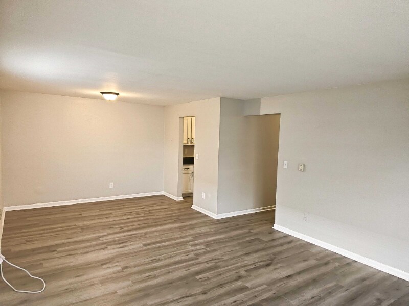 Building Photo - 5856 Highview Dr