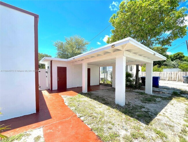 Building Photo - 456 S 20th Ave