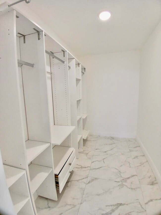 Building Photo - 101 Briny Ave