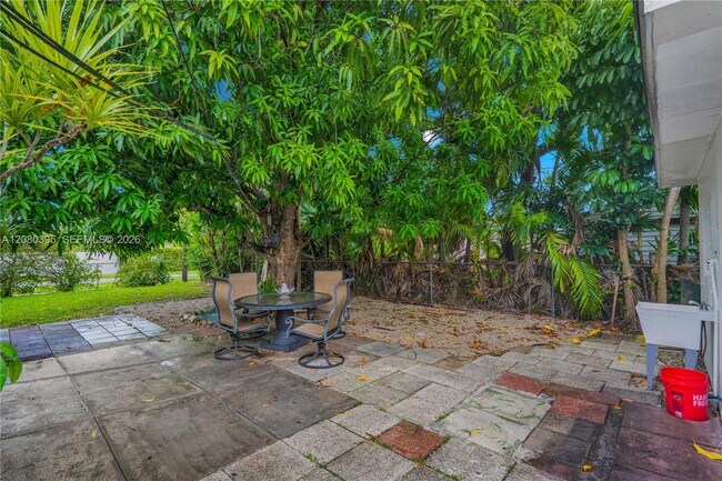 Building Photo - 9441 SW 27th Dr