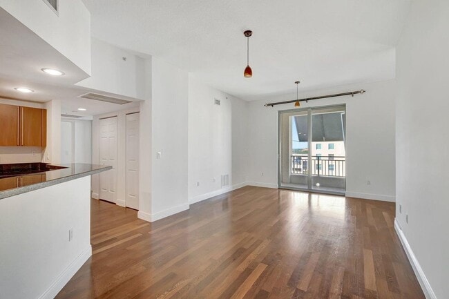 Building Photo - 610 Clematis St