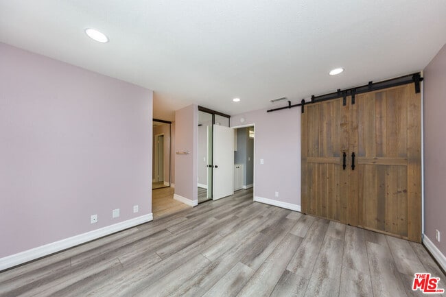 Building Photo - 1017 Via Colinas