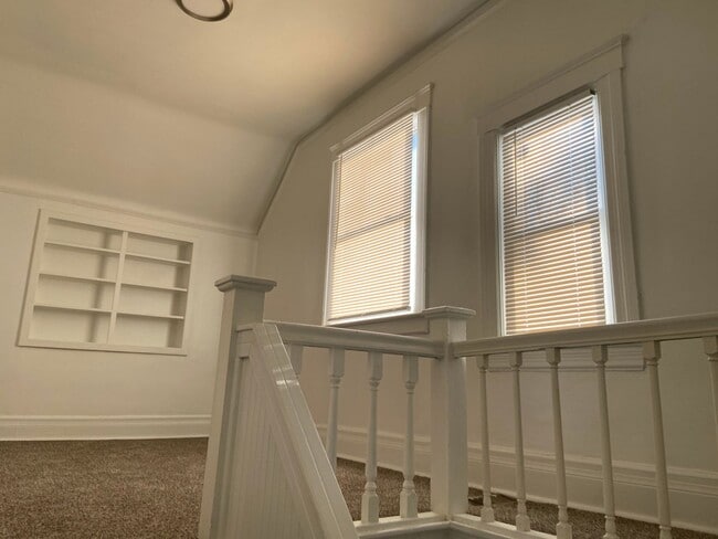 Building Photo - $1,300 - Newly 3 Bedroom 2 Bath