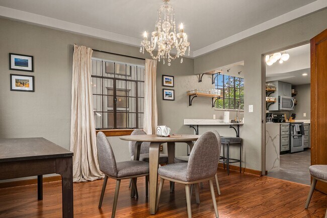 Building Photo - $2000 OFF 1 Months Rent with a Lease Start...