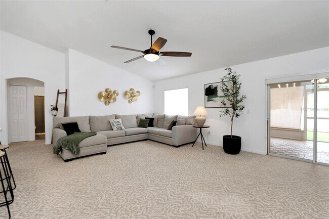 Building Photo - 10648 SW 38th Ave