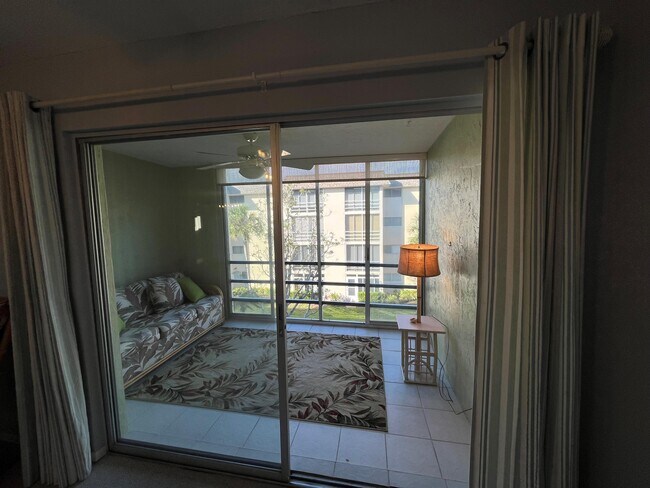 Building Photo - 995 La Guna Dr