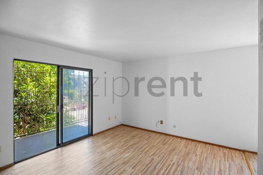 Building Photo - Unit 1
