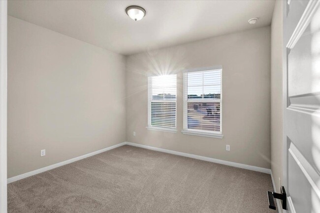 Building Photo - 5900 Whisper Creek Dr