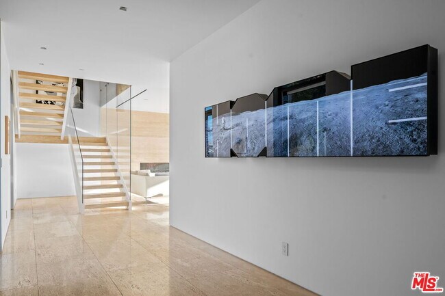 Building Photo - 623 Alma Real Dr