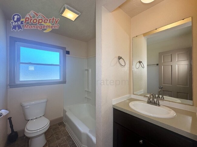 Building Photo - 1721 S Pacific St