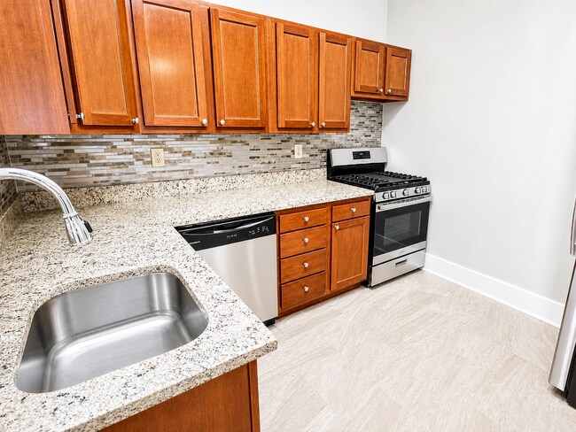 Building Photo - 6608 Dalzell Pl