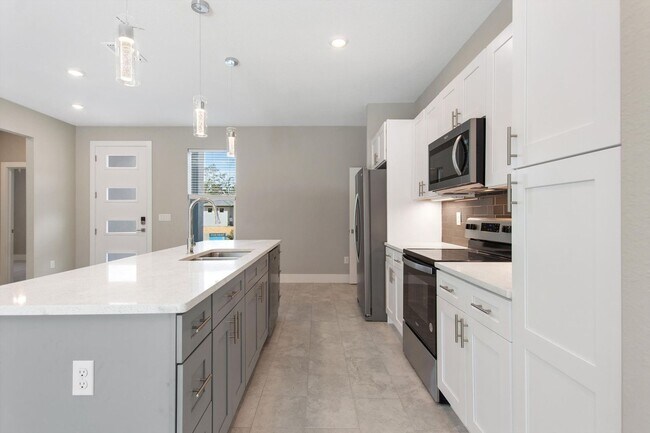 Building Photo - Deposit-Free! Get $1,000 OFF your first mo...