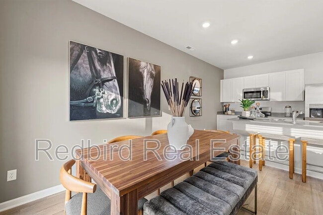 Building Photo - 2008 Acadia Wy