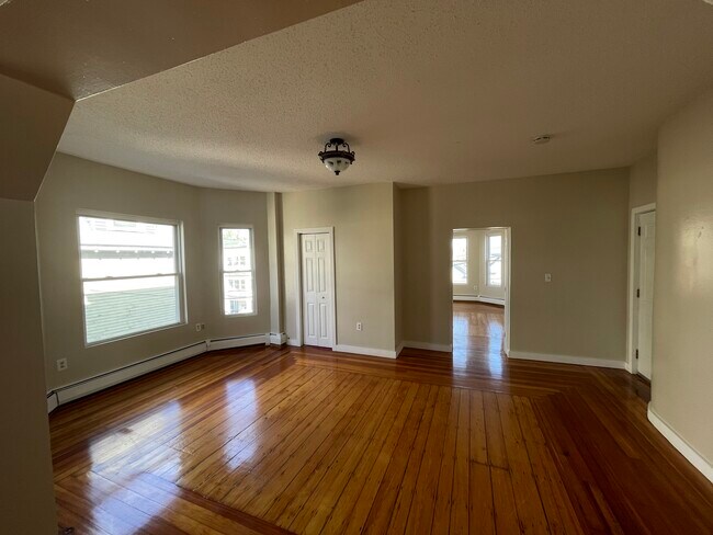 Building Photo - 509 Haverhill St