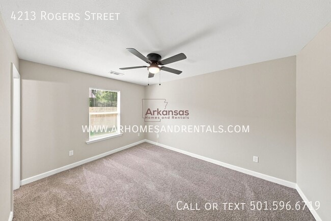 Building Photo - 4213 Rogers St