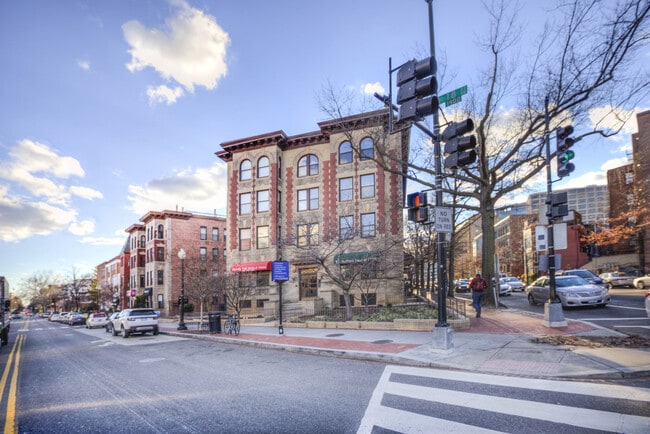 Building Photo - Adorable AdMo Abode w/ Awesome Roof Deck!