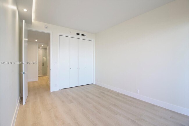 Building Photo - 151 Crandon Blvd