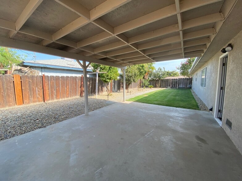 Building Photo - 1214 Bennett Way