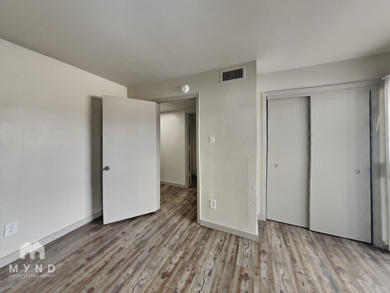 Building Photo - 624 E 3rd St