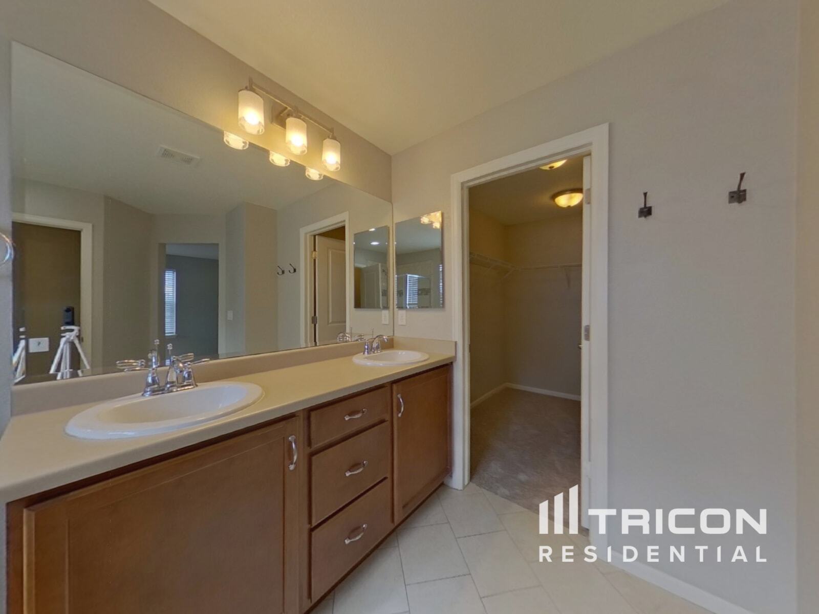 Building Photo - 6354 N Genoa Way