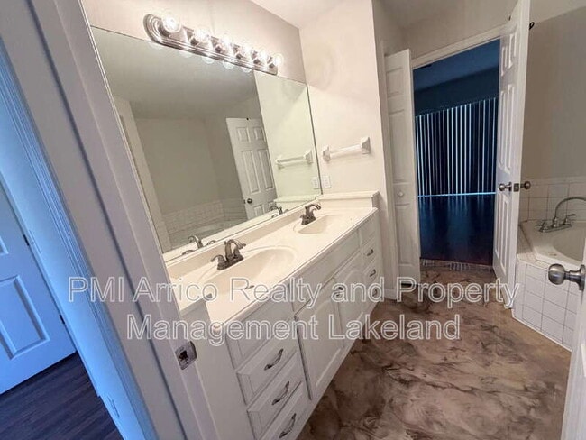 Building Photo - 2372 Isle Royal Ct SE