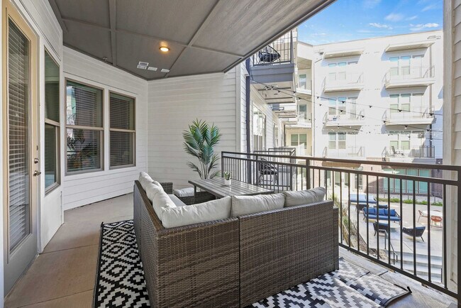 Building Photo - 13701 Montfort Dr