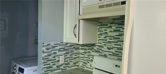 Building Photo - 822 Sahara Ave