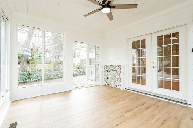 Building Photo - 3401 White Oak Rd