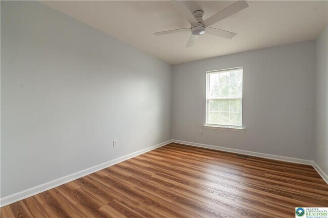 Building Photo - 835 Spring White Dr