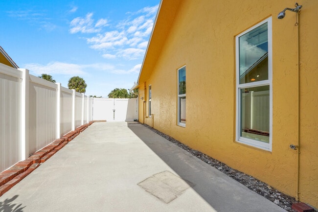 Building Photo - 1224 NW 15th St