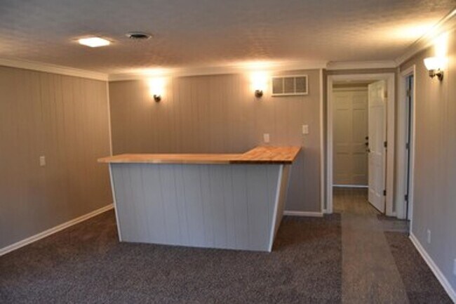 Building Photo - 4BR/3BA | Newly Renovated Single Family Home | Large backyard | In West Knoxville!
