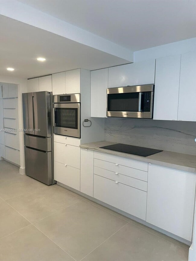 Building Photo - 10205 Collins Ave
