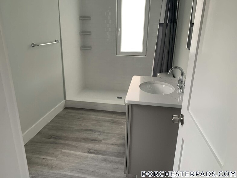 Building Photo - 86 Fayston St