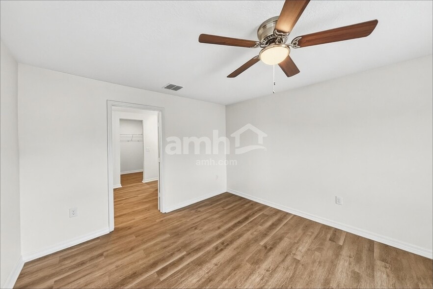 Building Photo - 1122 Brenton Leaf Dr
