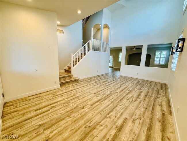 Building Photo - 777 Valley Rise Dr