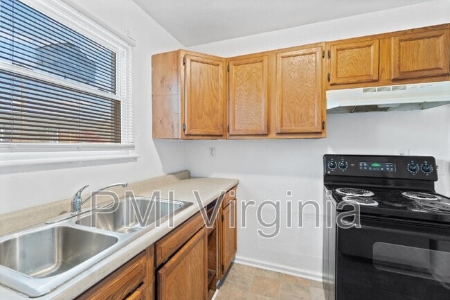 Building Photo - 909 E Liberty St