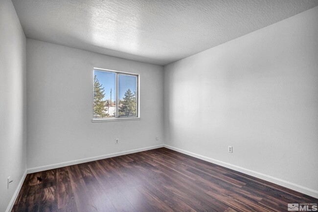 Building Photo - 2 bed / 2 bath Condo near UNR!