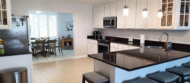 Building Photo - 2431 Franciscan Dr