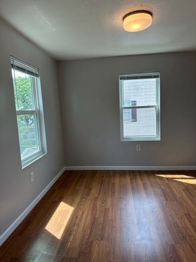 Building Photo - 851 Tioga St