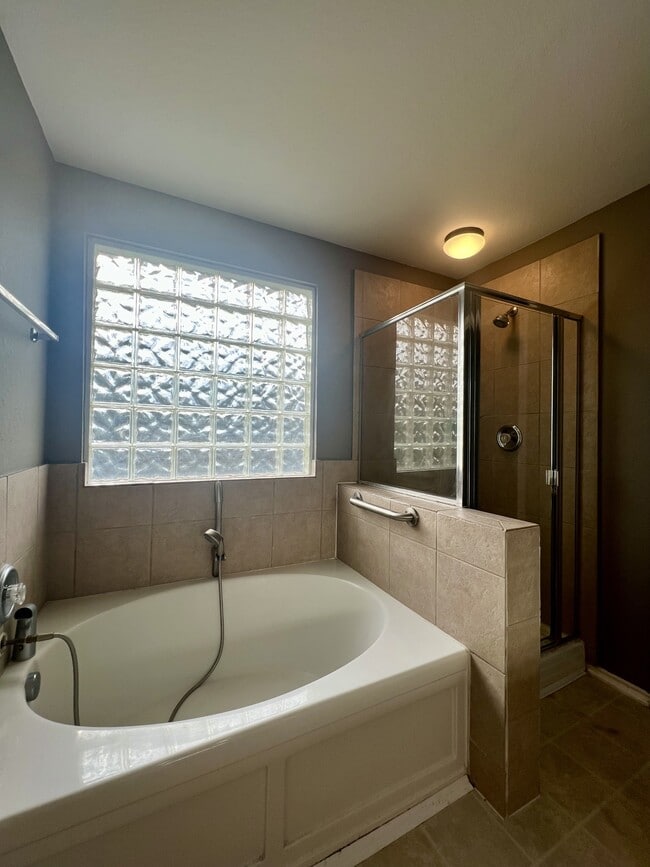 Building Photo - 9411 Rainbow Creek