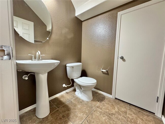 Building Photo - 10533 Kivas Ct