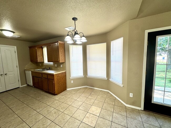 Building Photo - 121 Lanita Cir