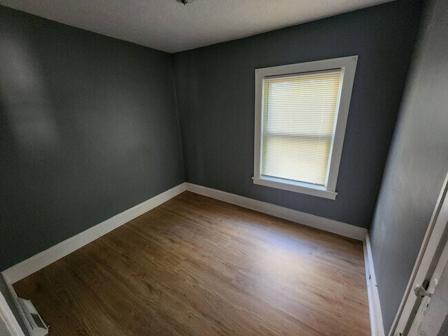 Building Photo - 13617 Glenside Rd