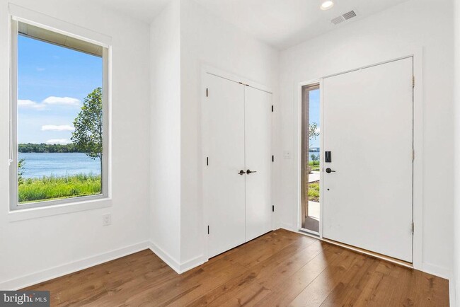 Building Photo - 3213 Birchview Walk